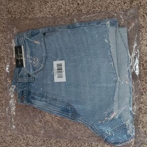 NWT Abercrombie and Fitch Mom Short